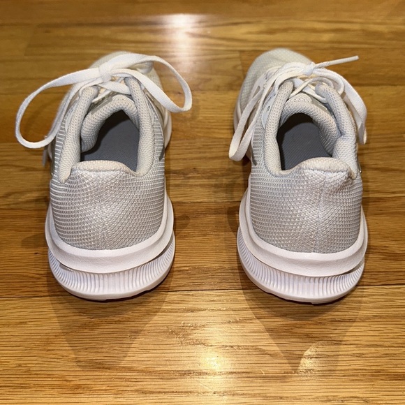 Nike Women’s Downshifter 11 'White Metallic Silver' Gym Shoes Size 7 - Picture 6 of 10